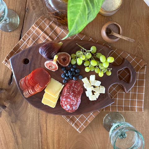 Tabla de madera de parota multiusos en forma de pez