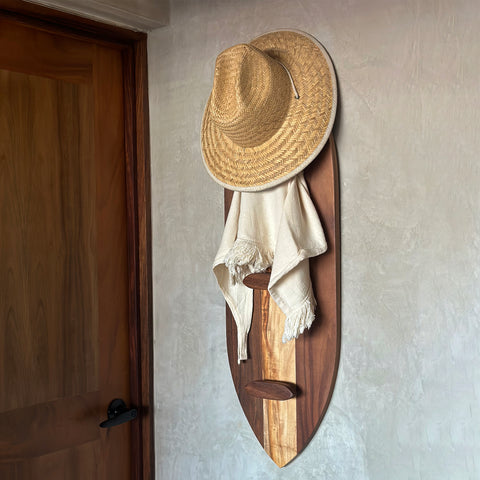 Perchero de madera de parota para colgar en la pared con 3 perchas
