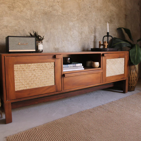 Muebles de TV de madera de parota: cómo elegir la credenza para tu sala