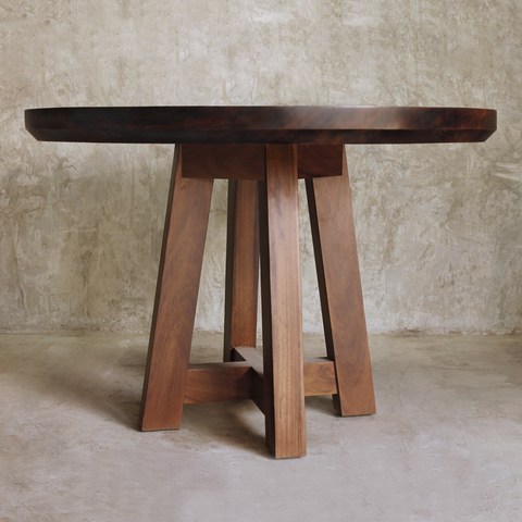 CONCHAS CHINAS DINING TABLE